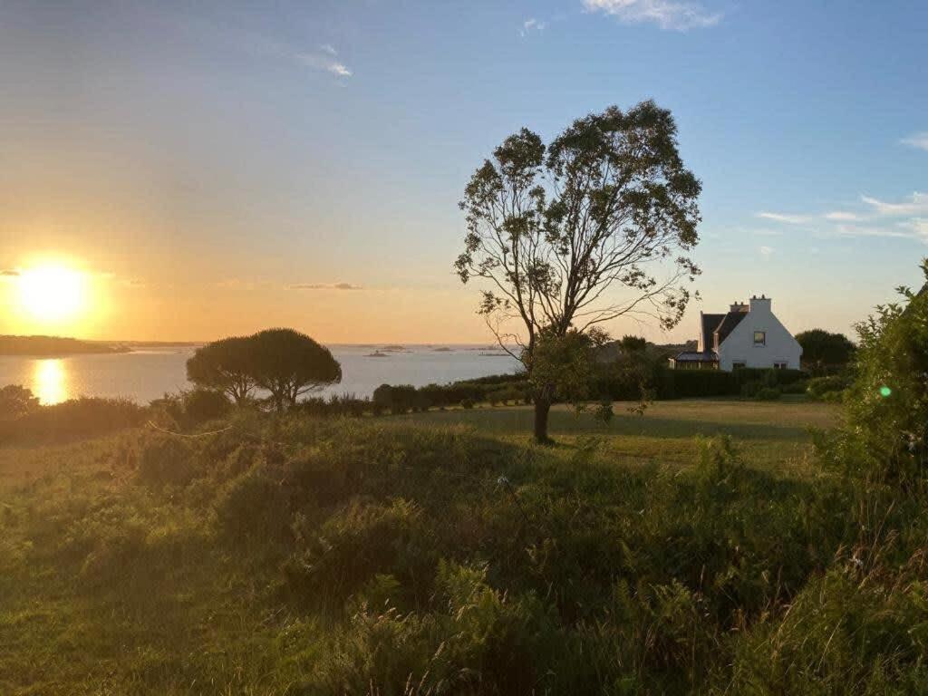 Kermartin - Maison De Famille Avec Vue Sur La Baie De Morlaix Plouézocʼh Esterno foto
